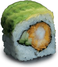 Une pièce de roll recouverte d'avocat, garnie de crevette tempura